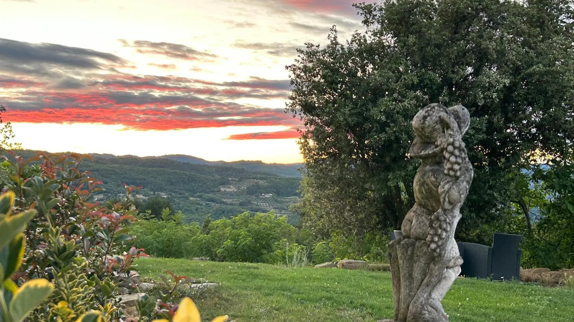 Villa Lux Poggelleri Vista Unica Sul Casentino بوبّي
