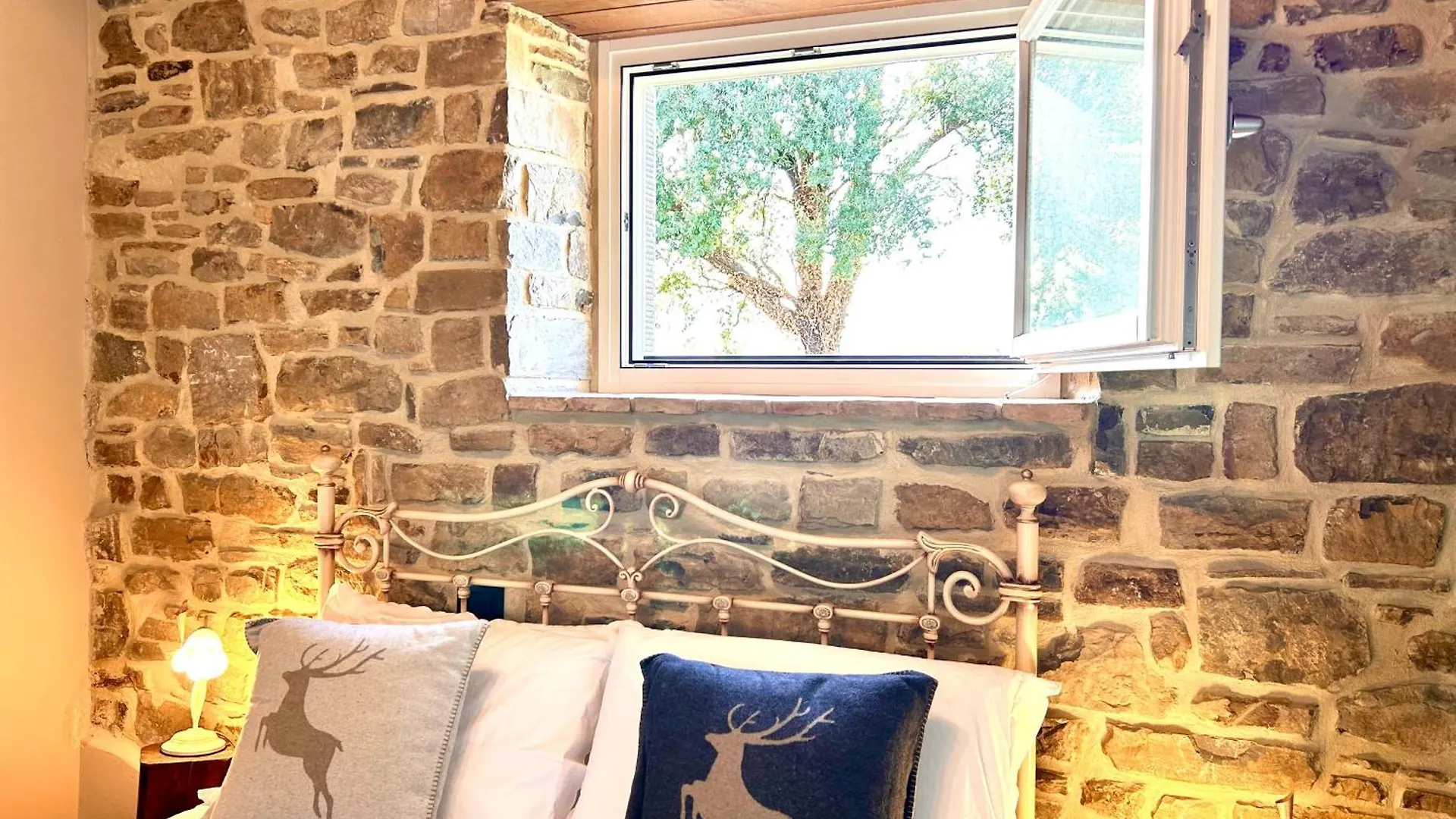 Villa Lux Poggelleri Vista Unica Sul Casentino بوبّي