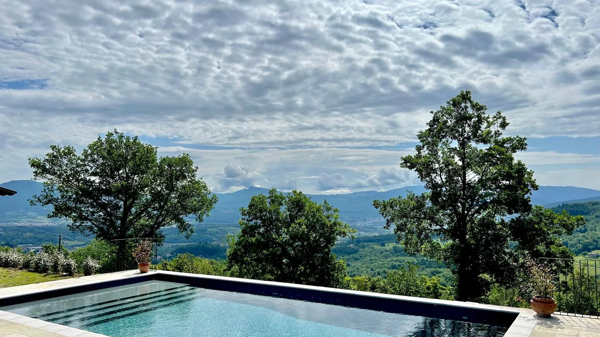 Villa Lux Poggelleri Vista Unica Sul Casentino Poppi 0*,