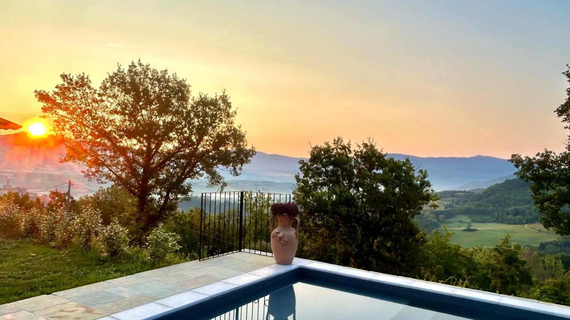 Villa Lux Poggelleri Vista Unica Sul Casentino Poppi