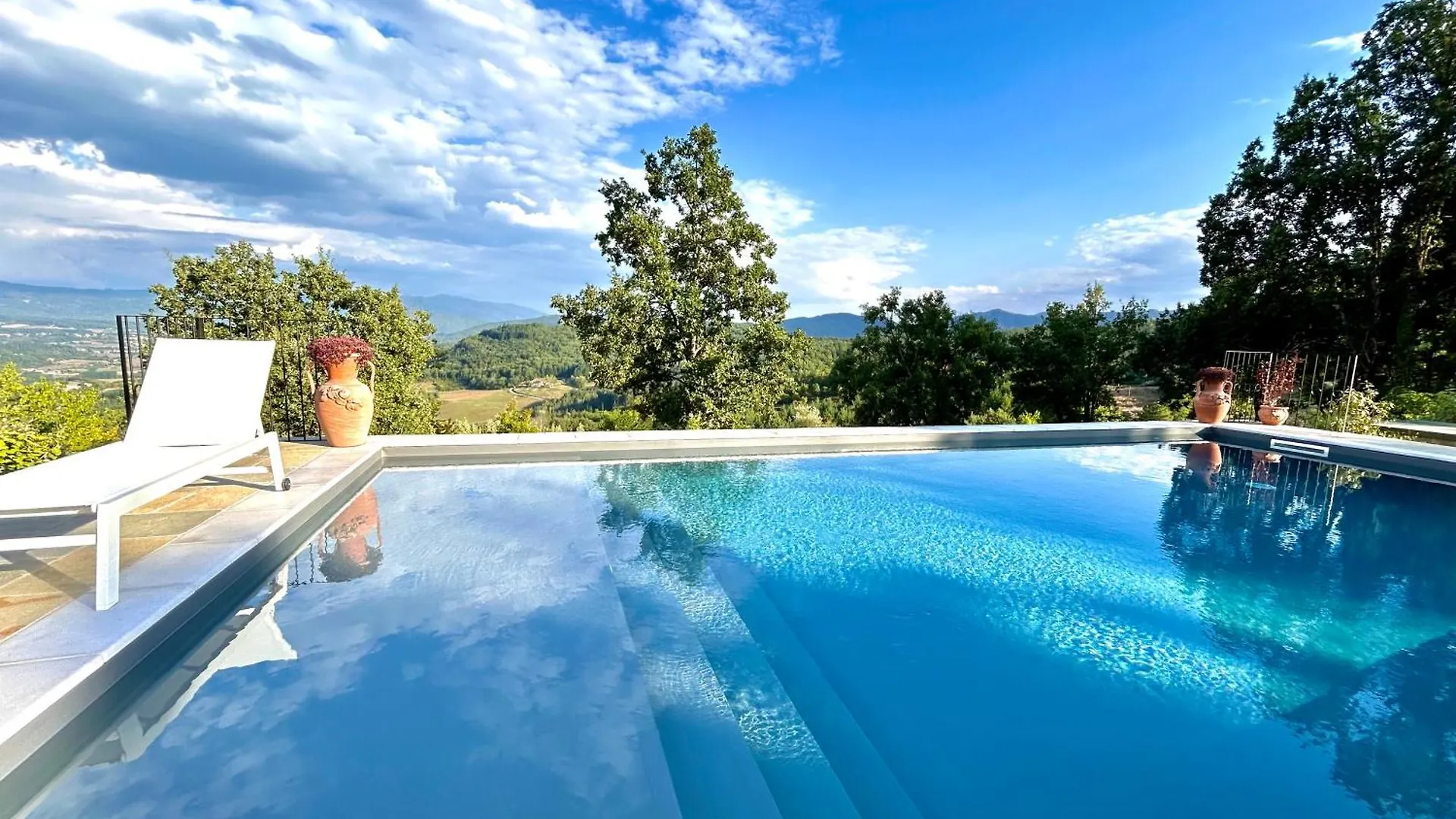 Villa Lux Poggelleri Vista Unica Sul Casentino Poppi Italy